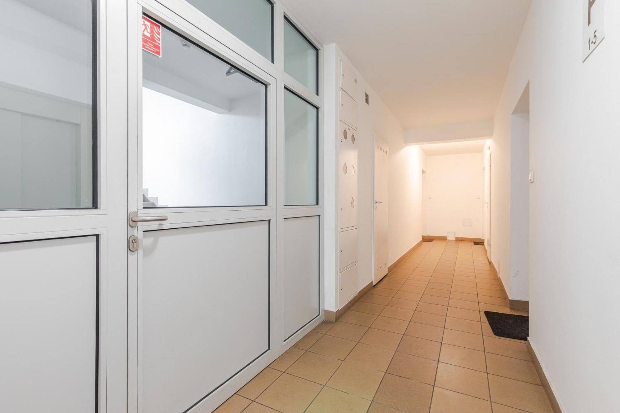 Superapart Pozarowa 3b, Parking Apartament Warszawa